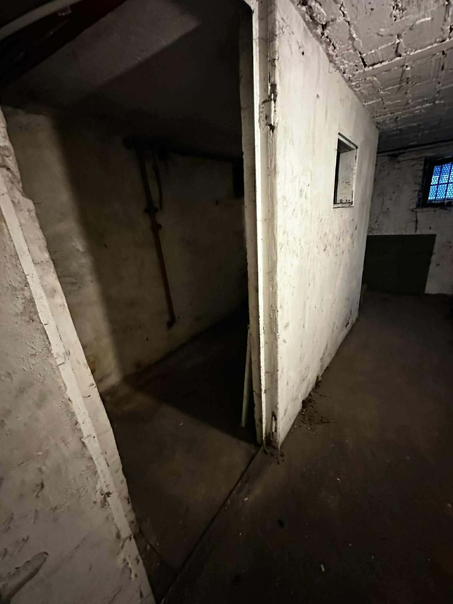 Składzik w piwnicy - Po